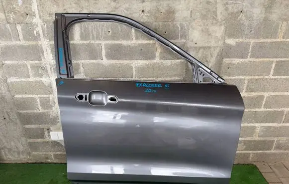 Ford Explorer VI Front door