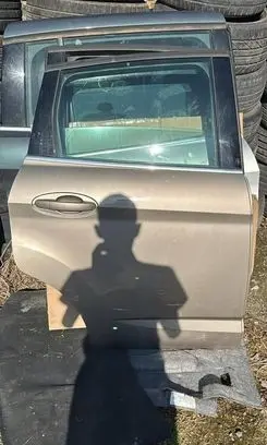 Ford C-MAX II Rear door 004