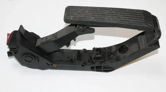 Mercedes-Benz CLS C219 Accelerator throttle pedal A2113000504