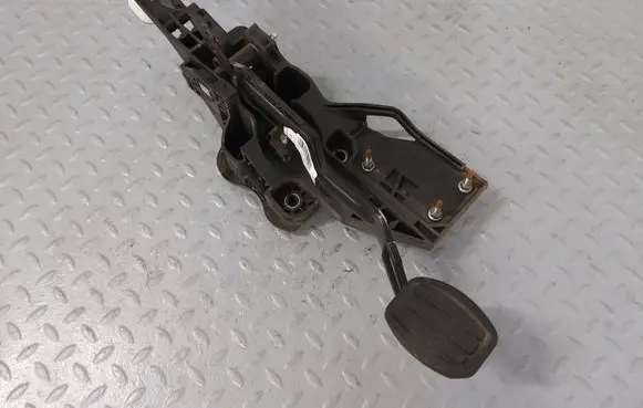 Peugeot Partner III Brake pedal 9816152180
