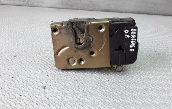 Citroen Berlingo Front door lock 