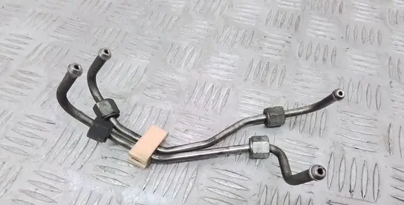 Volvo V70 Fuel injector supply line/pipe 