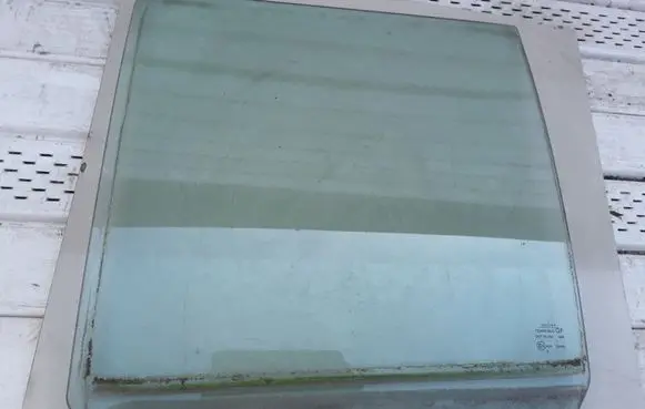 Opel Frontera B Rear door window glass E643R00082