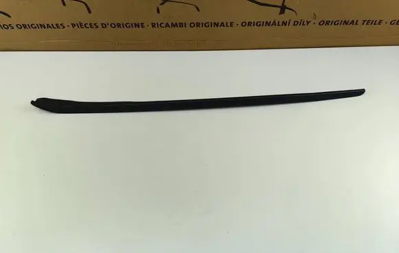 Volkswagen PASSAT B8 Windshield trim 3G0854327B