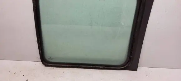 Volkswagen Caddy Rear side window E143R001583