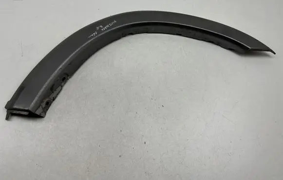Mitsubishi Outlander Front arch trim MN175070