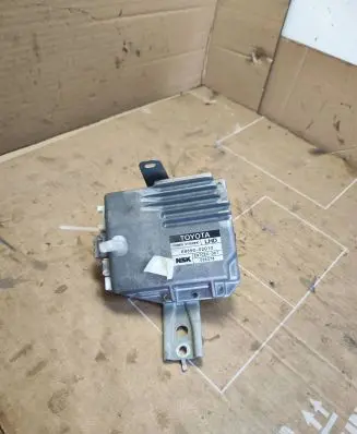 Toyota Corolla E120 E130 Power steering control unit/module 8965002010 035378