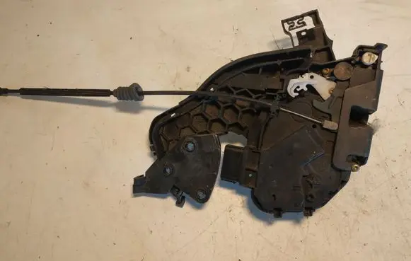 Volvo V50 Rear door lock 30699112