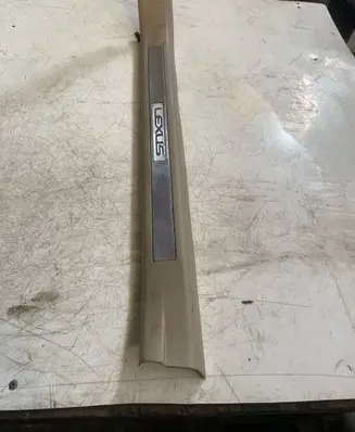 Lexus RX 330 - 350 - 400H Front sill trim cover 6792048020