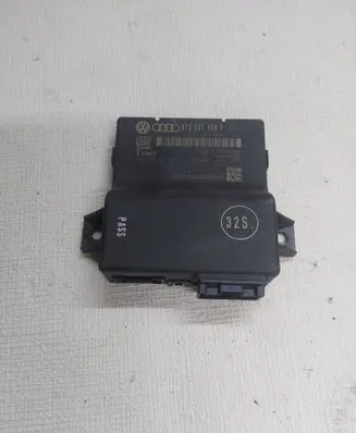 Audi A5 8T 8F Gateway control module 8T0907468F