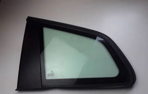 BMW X3 E83 Rear side window 3413917