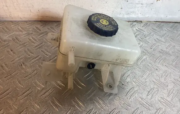 Lexus RX 450H Brake fluid reservoir 240520