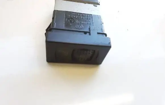 Volkswagen PASSAT B5 Seat heating switch 3B0963563C
