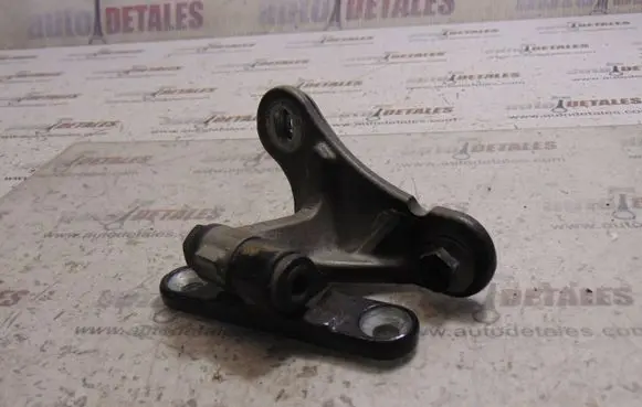 Mercedes-Benz B W245 Front door upper hinge