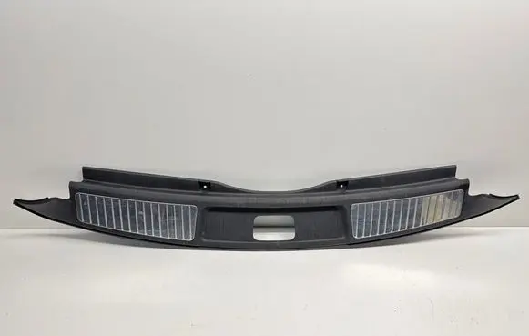 Trunk/boot sill cover protection