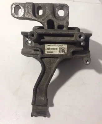 Volkswagen PASSAT B8 Engine mount bracket 5Q0199262BH XA4ATEE331200Q