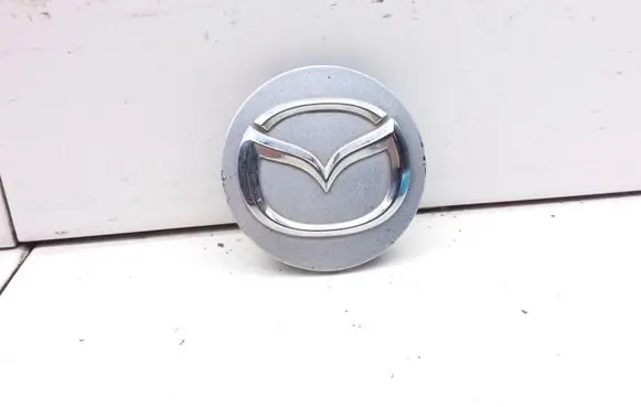 Mazda 626 R12 wheel hub/cap/trim 2477