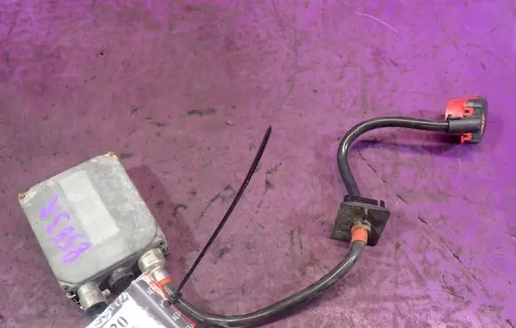 Audi A6 Allroad C5 Voltage converter/converter module 