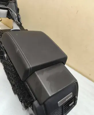 Land Rover Evoque I Center console 