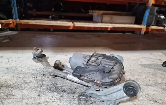 Front wiper linkage and motor
