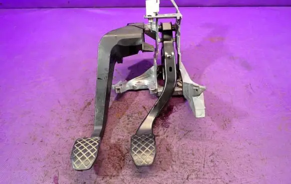 Audi A4 S4 B7 8E 8H Pedal assembly 8E1721117D