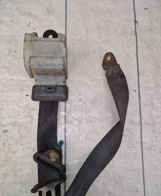 Mitsubishi Pajero Third row seat belt M0208
