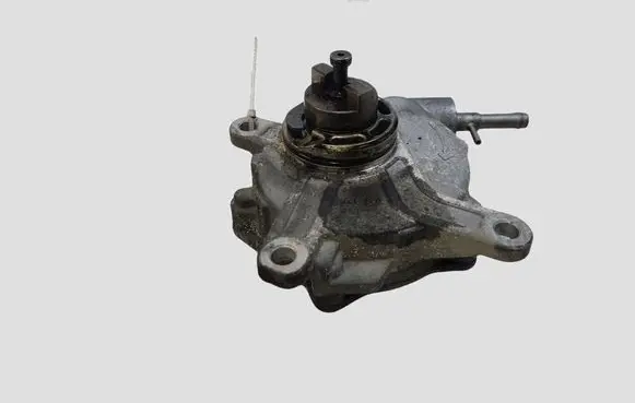 Toyota Avensis T270 Vacuum pump 23021130