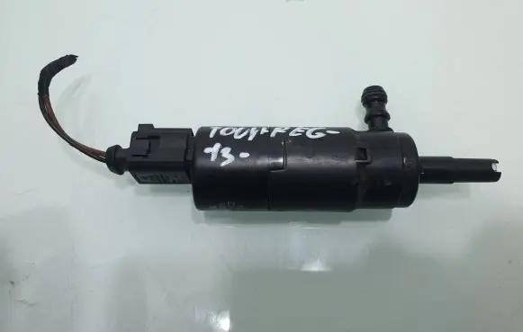 Volkswagen Touareg II Headlight washer pump 3B7955681