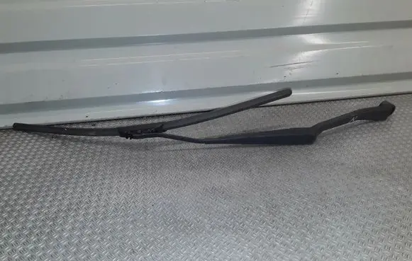 Toyota RAV 4 (XA20) Windshield/front glass wiper blade 