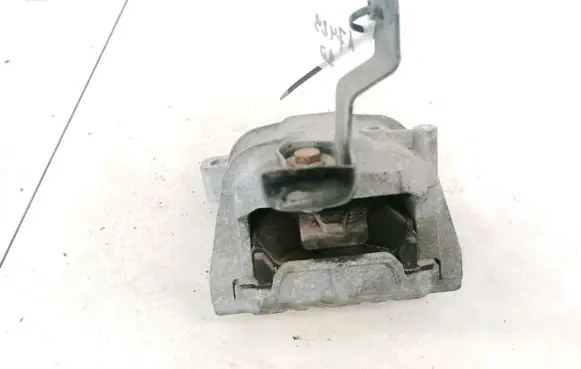 Volkswagen Golf V Engine mount bracket 1K0199262