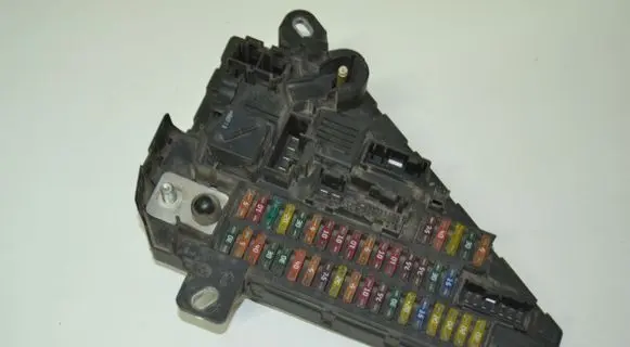 BMW 5 E60 E61 Fuse module 690661901 690661804