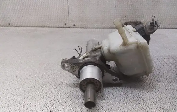 Audi A3 S3 A3 Sportback 8P Master brake cylinder 1K1611301D