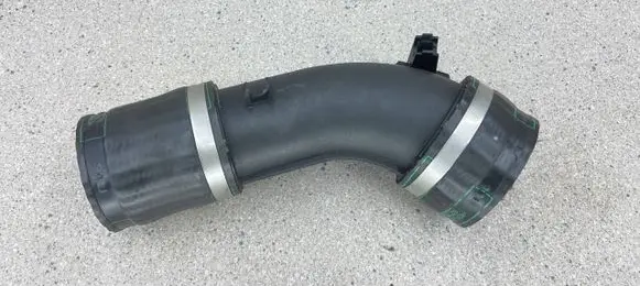 BMW M6 Turbo air intake inlet pipe/hose 7843221 13717843221