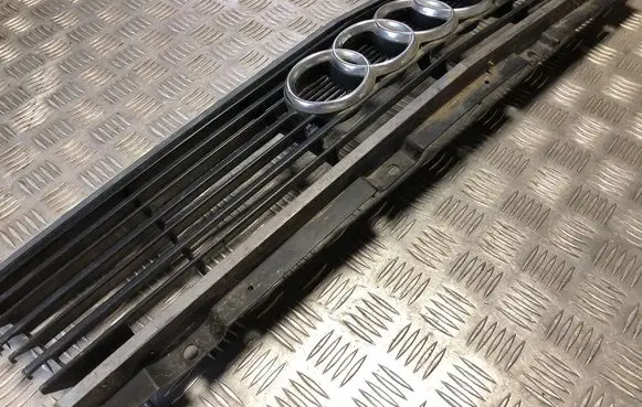 Audi 100 200 5000 C3 Front bumper upper radiator grill 443853655D