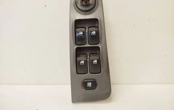 Hyundai Matrix Electric window control switch 9357017100