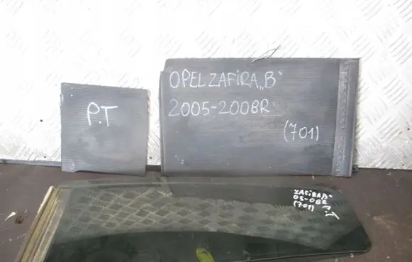 Opel Zafira B Sliding door window/glass 
