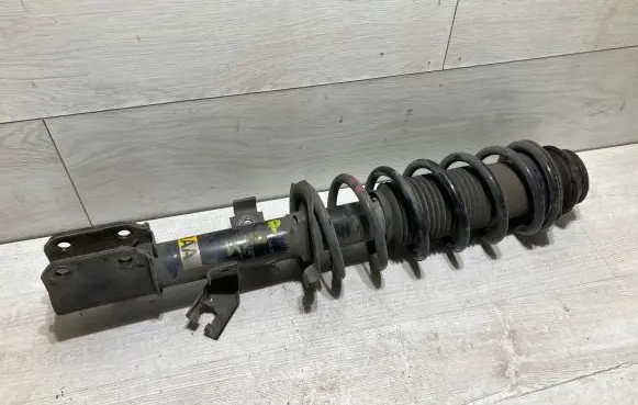 Nissan Micra K14 Front shock absorber with coil spring 562105fa1