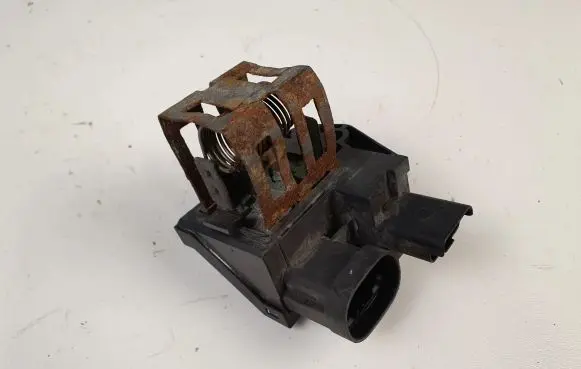 Peugeot 508 Fan control module 9662872380