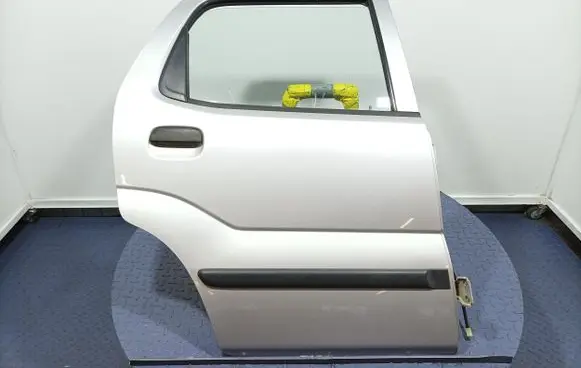 Suzuki Ignis Rear door