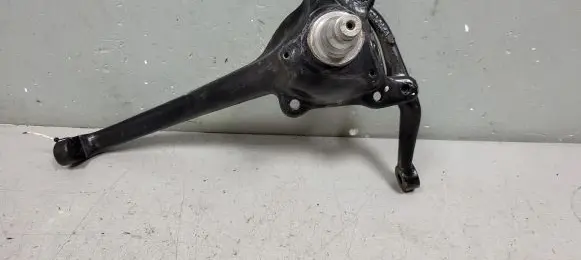 Mercedes-Benz 200 300 W123 Front wheel hub spindle knuckle