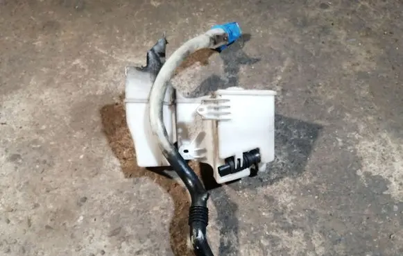 Volkswagen Transporter - Caravelle T5 Windshield washer fluid reservoir/tank 7H0955463 7H0955453G