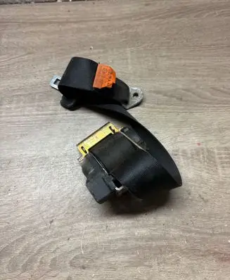 BMW 3 E30 Rear seatbelt 1924931 00020651
