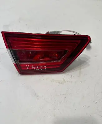 Tailgate rear/tail lights