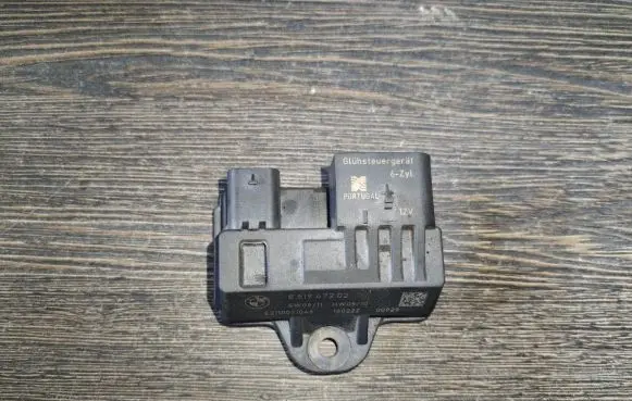 BMW 5 F10 F11 Glow plug pre-heat relay 8519472 180222 E2110021046