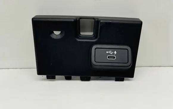 BMW M4 G82 G83 USB socket connector 6807232 8711939