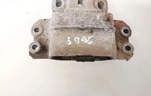Skoda Octavia Mk2 (1Z) Engine mount bracket 1k0199555