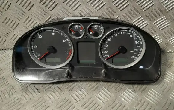 Volkswagen PASSAT B5.5 Speedometer (instrument cluster) 3B0920809E