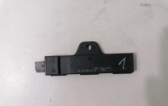 BMW 3 F30 F35 F31 Keyless system antenna 9220832