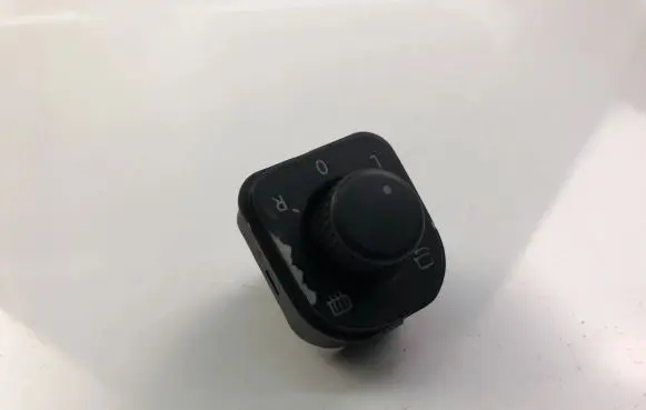 Wing mirror switch