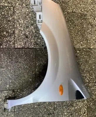 Nissan Almera Tino Fender